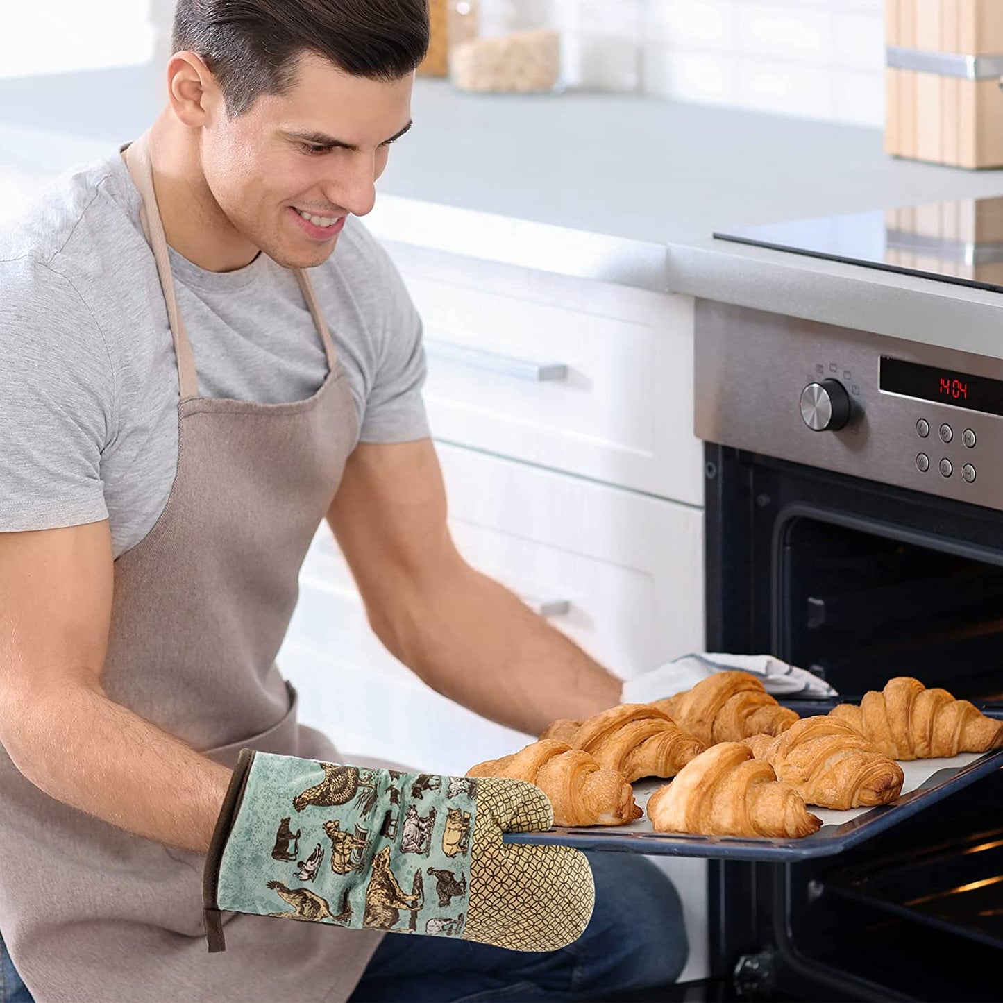 Oven Mitt and Potholder Kitchen Set | 3 Piece Vintage Farm Animals Kitchen Accessory | Hands Protection Waterproof Oven Glove, Potholder and Tea Towel